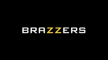 Phoenix Marie – Several Women in Bikinis and Glasses Have Interracial Sex