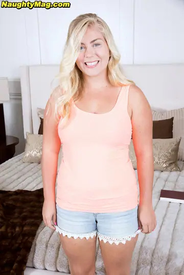 Chanel Carson – BBW Blonde Strips Out of Her Shorts on the Bed