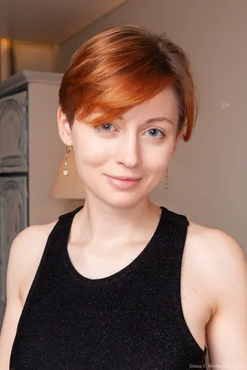 Lilu Rose – Thick Short-Haired Redhead Bares Her Big Tits and Fingers Her Hairy Bush