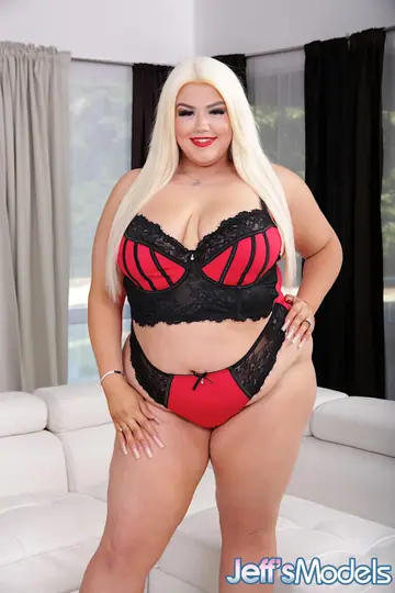 Chanel Barbie – BBW Redhead Spreads Her Pussy in Lingerie