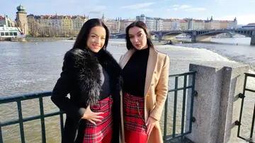 Zuzu Sweet – Czech Brunettes Lift Skirts for Outdoor Threesome