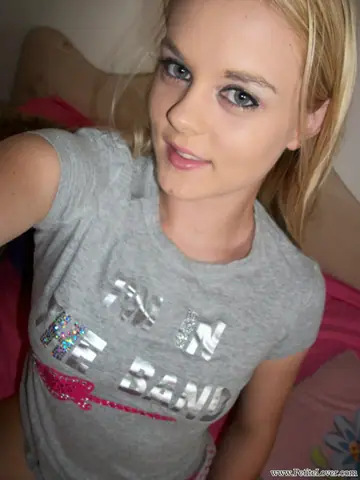 Bridgette Skies – Blonde Babe with Small Natural Tits Spreads in Selfies