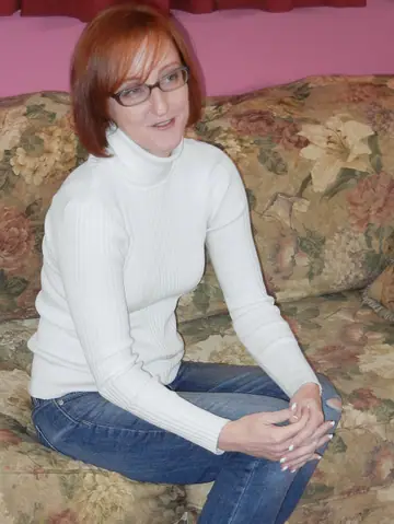 Layla Redd – Redhead in Glasses Strips Out of Her Jeans at the Casting