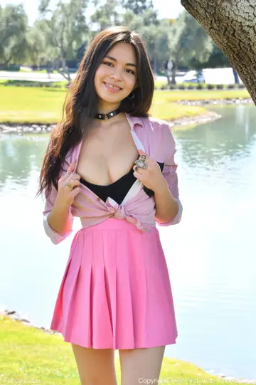 Scarlett Alexis – Skinny Asian Brunette Flashes and Uses a Butt Plug Outdoors