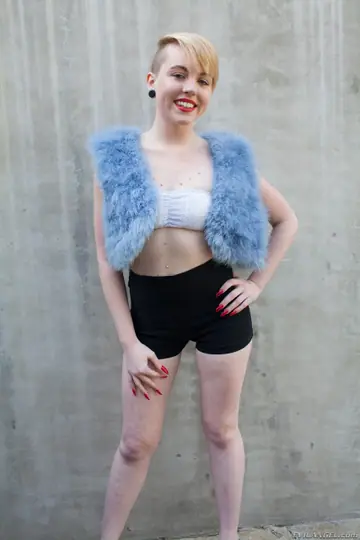 Miley May – Short-Haired Blonde in Heels and Shorts Spreads Wide
