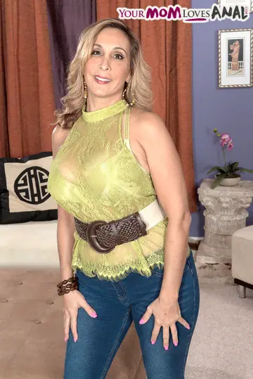 Sophia Jewel – Busty Blonde MILF Takes Anal Cowgirl After Fingering