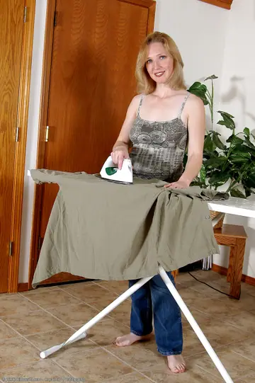 Pale Redhead MILF Unveils Trimmed Pussy in Jeans and Panties