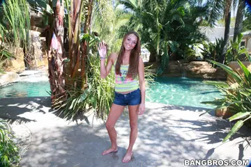 Marry Lynn – Petite Tattooed Brunette Takes a Huge Black Cock Outdoors