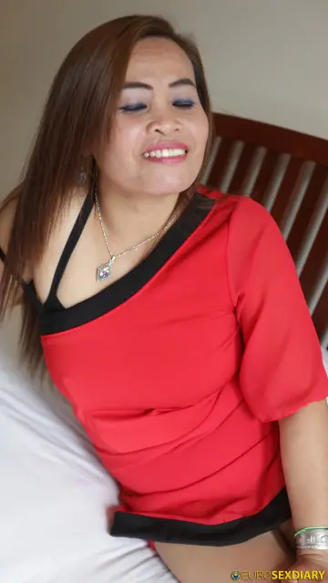 Thai MILF Undresses for POV Missionary and Cumshot