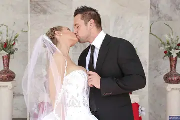 Nicole Aniston – Tattooed Blonde MILF Sucks Cock and Gets Fucked at a Wedding