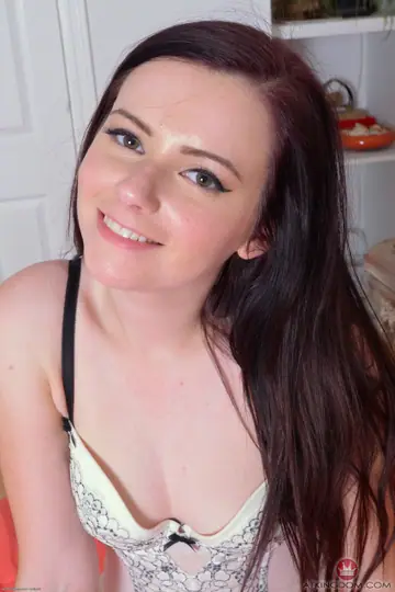 Karlie Brooks – Petite Brunette Amateur Reveals Her Big Natural Tits and Spreads Her Pussy