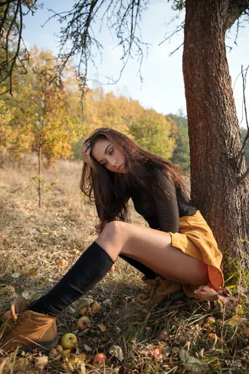 Sabrisse – Czech Redhead Spreads Her Pussy Outdoors in Socks