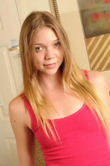 Jessie Andrews – Tall Slim Blonde Undresses and Spreads Her Hairy Pussy