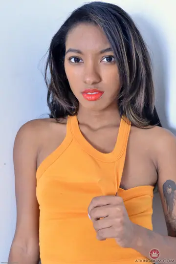 Raven Wylde – Slim Ebony Babe Removes Her Panties and Spreads Her Hairy Pussy