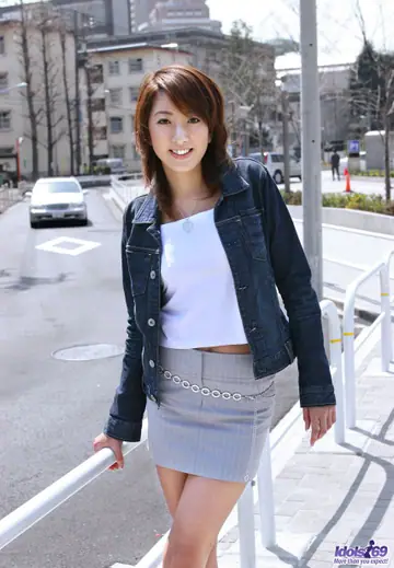 Jyuri Kanoh – Japanese MILF Flashes Panties and Strips Naked Outdoors