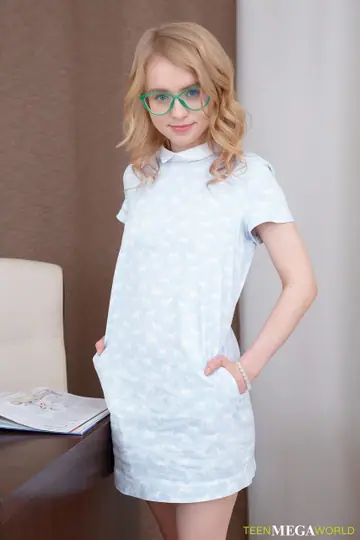 Light Fairy – Blonde in Glasses Gives a Blowjob and Takes a Facial in the Office