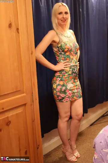 Tracey Lain – Slim Blonde MILF in Heels Takes Anal Cowgirl in the Bedroom