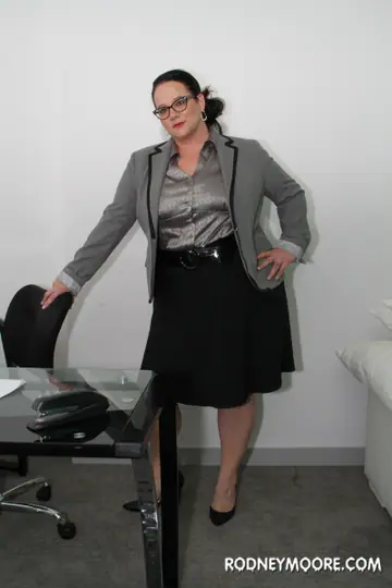 Jessica Lust – BBW Secretary in Glasses Strips to Panties in the Office