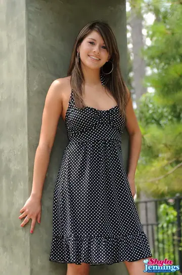 Shyla Jennings – Slim Brunette Flashes Her Big Natural Tits and Bares Her Ass Outdoors