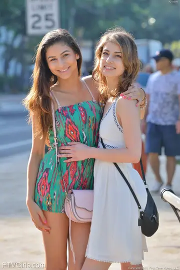 Kristen Scott – Brunettes Kiss, Finger Her and Lick Pussy on a Public Beach
