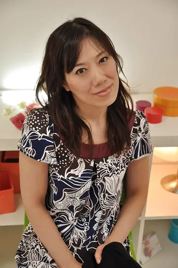 Hairy Japanese MILF Strips Out of Her Lingerie and Fucks a Dildo