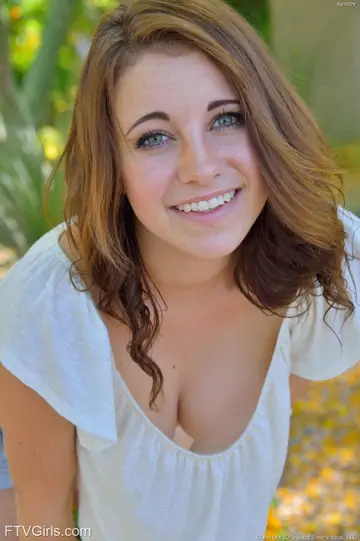 Kinsley Eden – Redhead Masturbates with a Dildo on a Public Bench