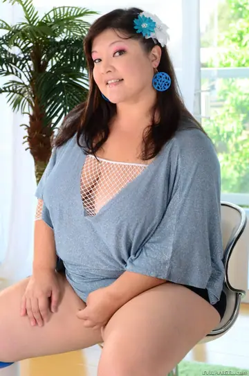 Kelly Shibari – Curvy Asian MILF Bounces on Cock in Heels and Knee Socks