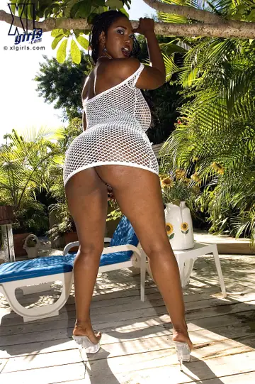 Delotta Brown – Busty Ebony MILF Oils Her Big Ass in Lingerie Outdoors