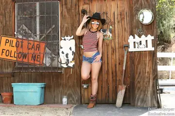Dillion Harper – Busty Brunette in Shorts and Glasses Rides Him Outdoors and Rubs Her Pussy