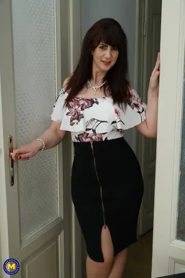 Toni Lace – Busty British MILF in Stockings and Skirt Has Interracial Sex