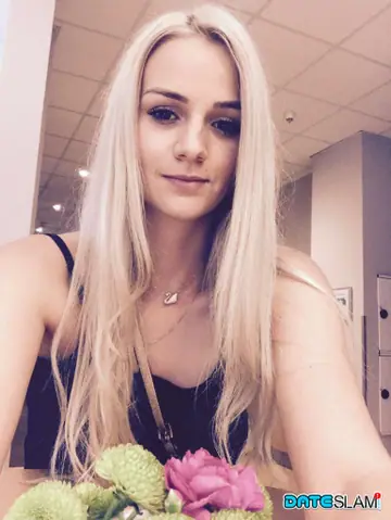 Katy Sky – Tall Blonde Takes Selfies in a Bikini and Shorts Outdoors