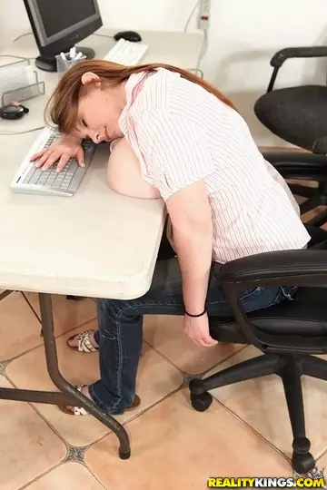 Desiree De Luca – Curvy Redhead MILF in Jeans Sucks and Fucks Until He Cums