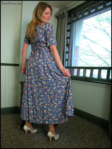 Tasty Trixie – Thick Blonde MILF Lifts Her Long Dress and Reveals Pink Panties