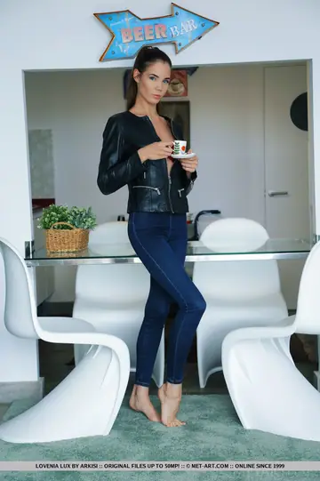Lovenia Lux – Skinny Redhead in Jeans Spreads Her Shaved Pussy Wide