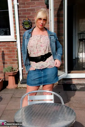 Melody Charm – Curvy British MILF Strips on Patio and Fingers Her Pussy