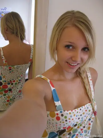 Elle Blue – Blonde with Big Tits Exposes Herself in the Mirror Selfies
