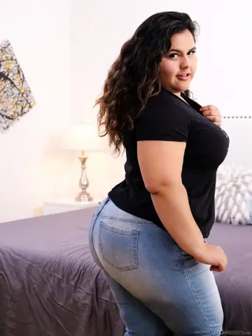 Karla Lane – Curvy Latina MILF Strips Out of Her Jeans for a Blowjob and Sex