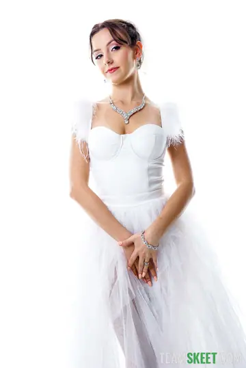 Ryan Keely – Thick Brunette MILF Joins Newlywed Couple for a Threesome