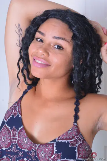 Millie Stone – Ebony Woman Spreads Her Pussy and Shows Her Ass