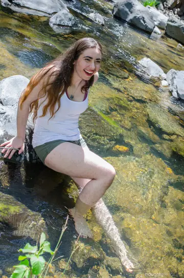 Kisa Fae – Busty Brunette Strips Out of Her Bikini by the Creek