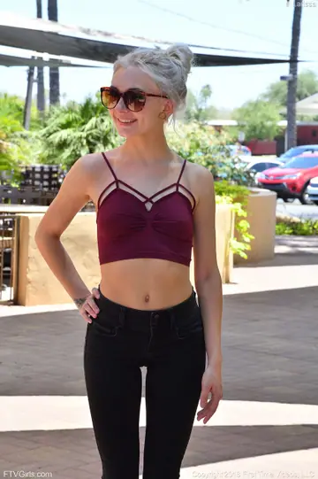 Chloe Temple – Skinny Blonde Rides a Suction Dildo in Yoga Pants