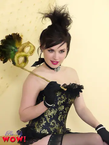 Jocelyn Kay – Brunette Pinup Shows Her Natural Tits in Vintage Lingerie and Heels
