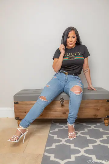 Juliana Cruz – Thick Latina with Big Tits Strips Out of Her Jeans in Heels