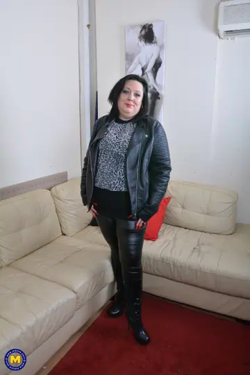 Curvy MILF with Big Tits Masturbates in Stockings and Boots