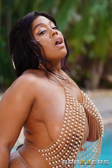 Ms Yummy – Tattooed Curvy Ebony Woman Has Sex by the Pool