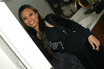 Kelly Madison – Tall Thai MILF Undresses for a Threesome in the Bathroom