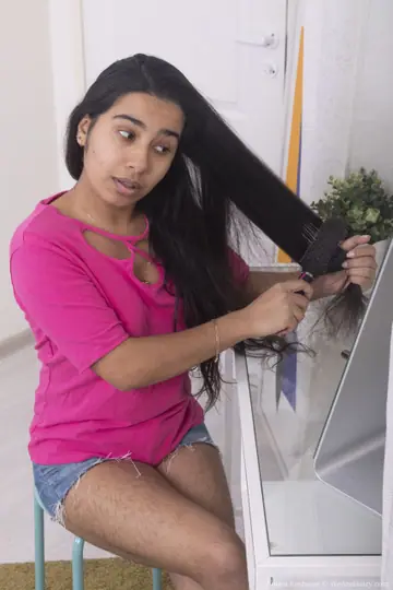 Amira Roshane – Brunette Latina Spreads Her Hairy Pussy