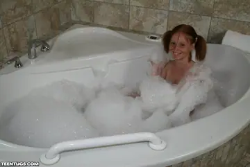 Alyssa Hart – Skinny Redhead Gives a Handjob and Kisses in the Bathroom
