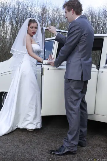 Donna Bell – Slim Blonde Bride in Stockings Takes Anal in Public