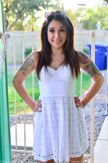 Jynx Correra – Slim Brunette in Glasses Poses Nude Outdoors Showing Her Tattooed Body